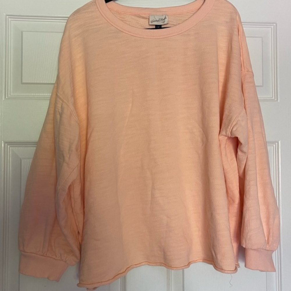 2X universal thread bright peach sweatshirt with balloon sleeves.